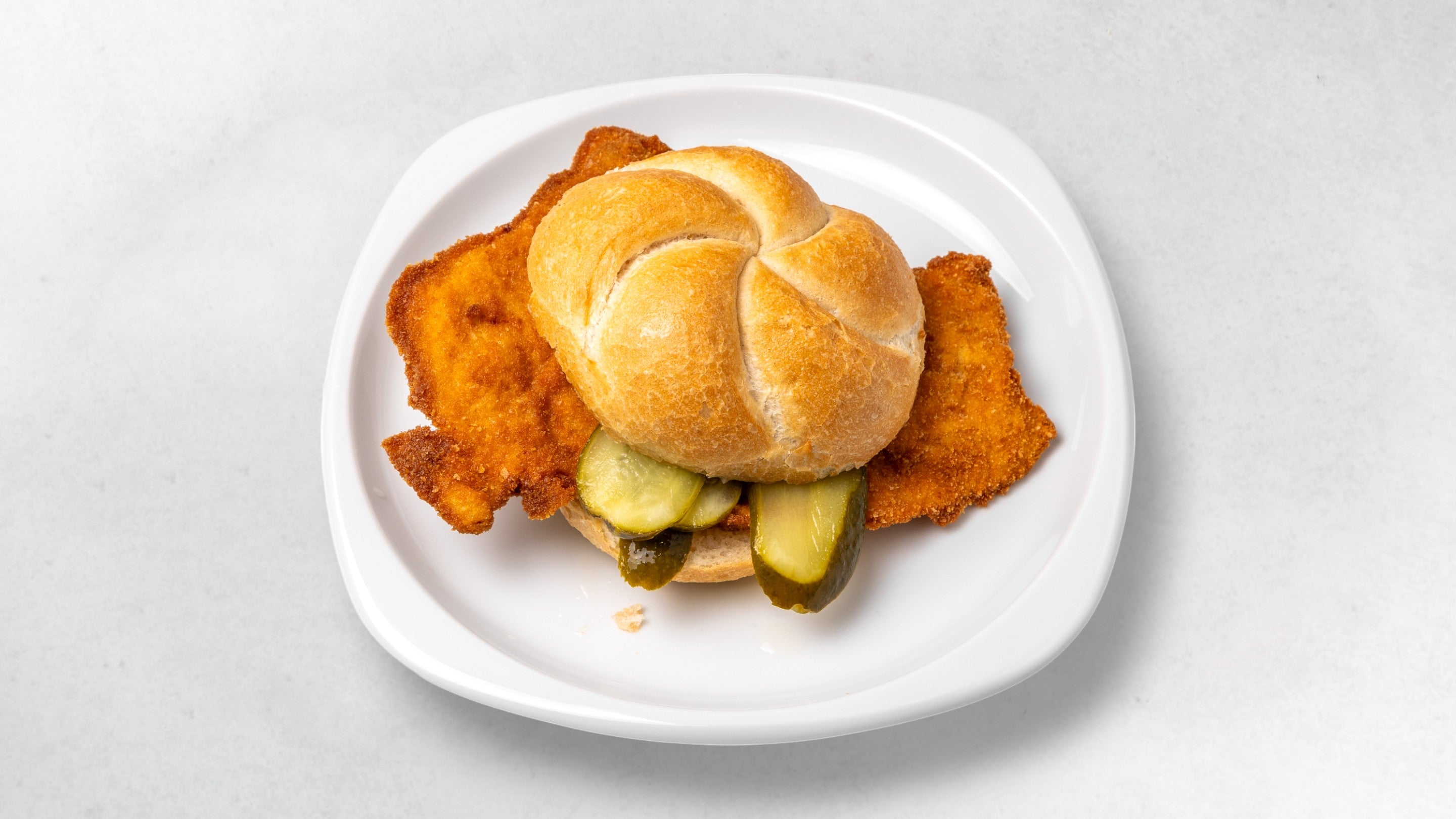 Menü 1 – Schnitzelsemmel + Beilage nach Wahl + Dosengetränk 0,33l